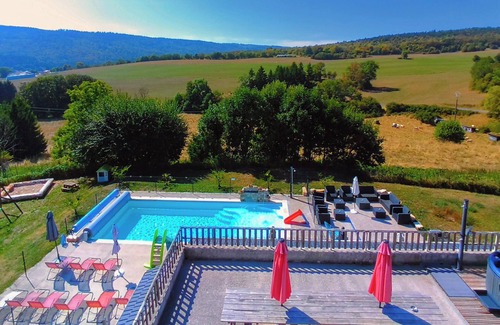 Thezillieu Cottage | Invite Friends to Your Ideal Retreat with Pool & Zip-Line