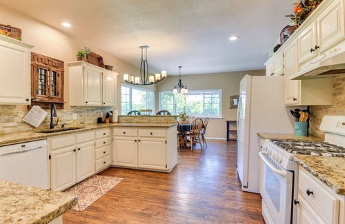Sperry House | Idyllic Retreat Near Skiatook Lake with Spa & Hot Tub