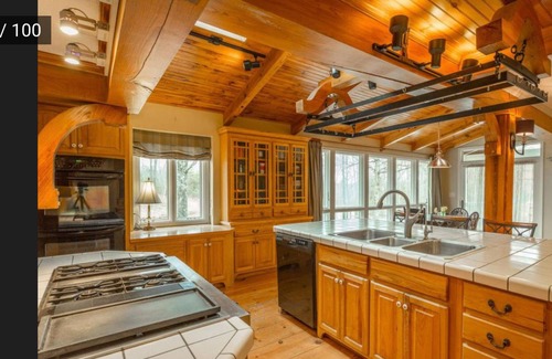 Lookout Mountain House | Perfect Retreat for Groups with Pool, Hot Tub & Conference Room