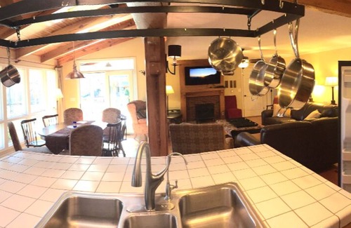 Lookout Mountain House | Perfect Retreat for Groups with Pool, Hot Tub & Conference Room