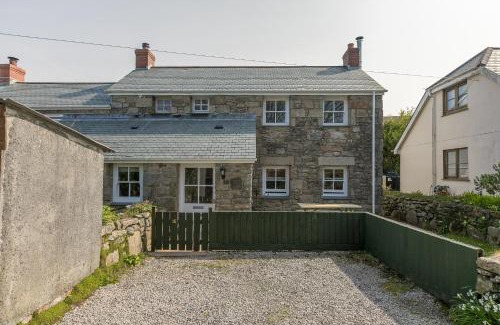Pendeen House | Explore 15 Boscaswell Downs: Pet & Child-Friendly Retreat