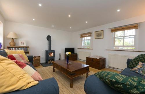 Pendeen House | Explore 15 Boscaswell Downs: Pet & Child-Friendly Retreat