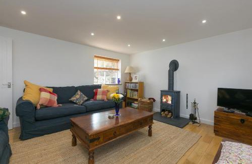 Pendeen House | Explore 15 Boscaswell Downs: Pet & Child-Friendly Retreat