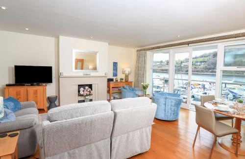 Dartmouth Apartment | Discover 15 Dart Marina: A Premier 4-Star Retreat