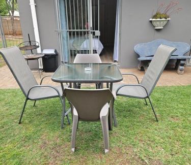 Langenhoven Park House | 15 Elizabeth Eybers str