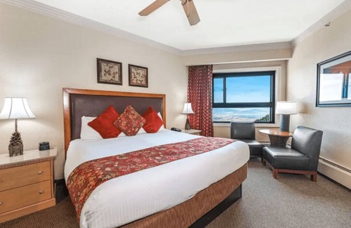Tahoe Village Apartment | Indulge in Hot Tubs, Pool & Private Gondola Experience