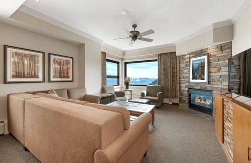 Tahoe Village Apartment | Indulge in Hot Tubs, Pool & Private Gondola Experience