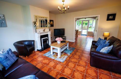 Killarney House | Family-Friendly Retreat at 15 Killarney Holiday Village