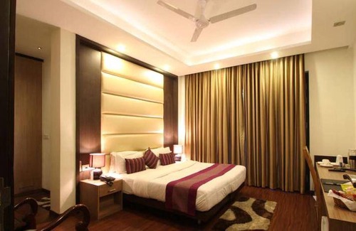 DLF City Bed & Breakfast | Charming 5-Star Bed and Breakfast for Up to 3 Guests