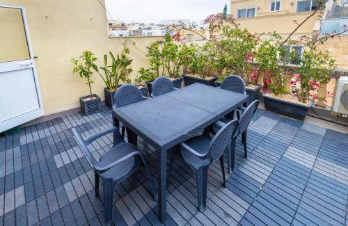 Sliema Bed & Breakfast | Cozy Bed and Breakfast with Kitchen for 2 Guests