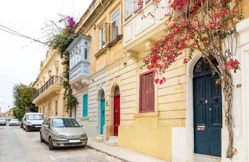 Sliema Bed & Breakfast | Cozy Bed and Breakfast with Kitchen for 2 Guests