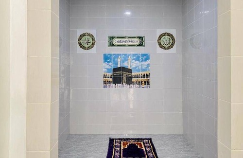 Binjai Hotel | Cozy Hotel for 3 Guests in Ideal Location