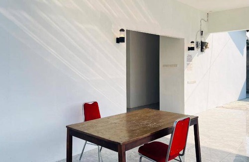 Binjai Hotel | Cozy Hotel for 3 Guests in Ideal Location