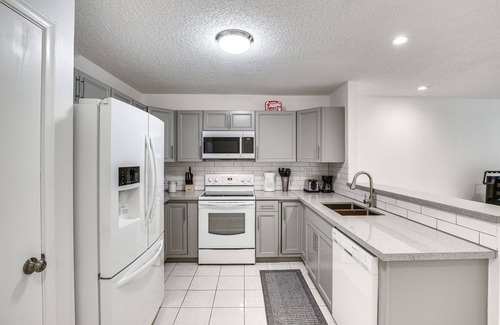 Coral Springs House | Stylish Coral Springs Retreat: Close to Everglades Attractions