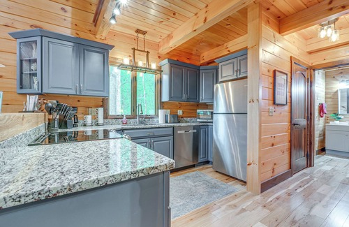 Logan Cabin | 15 Mi to Hocking Hills: Secluded Cabin w/Hot Tub