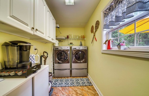 Jeffersontown House | 15 Mi to Louisville: Family Home w/Private Yard!