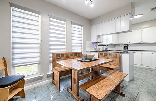 Crowley House | 15 miles to Dickies 10 beds Arcades Slip N Slide, WiFi, Big back yard!
