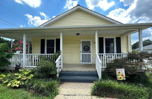 North Belmont House | Convenient Getaway: 15 Min from CLT Airport, Pet Friendly