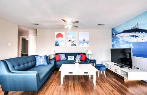 Irving House | Family-Friendly Lakeside Duplex with Private Entrance
