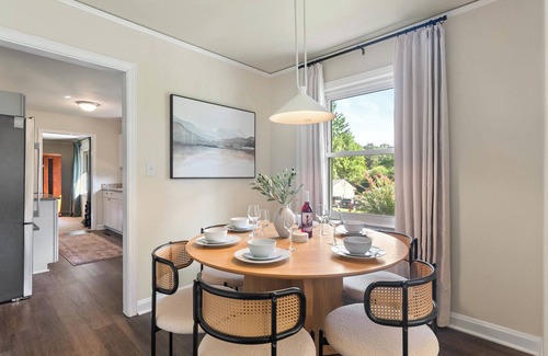 Wade Hampton House | 15 min to GVL - Hot Tub - Sauna - Games - Firepit - EV Charger - Workout Area