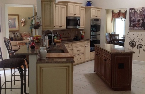The Lakes House | Prime Location: 15 Minutes to Siesta Key with Pool & Spa