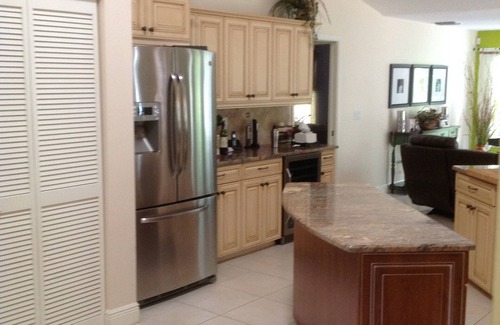 The Lakes House | Prime Location: 15 Minutes to Siesta Key with Pool & Spa