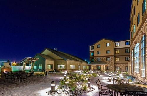 Grand Forks Condo | Convenient Stay Near University of North Dakota with Pool