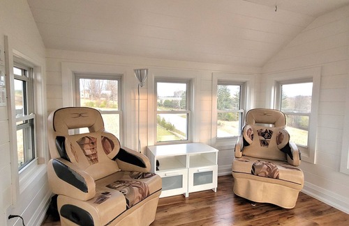Zorra Apartment | Scenic Countryside Views Just 15 Mins From Stratford Festival