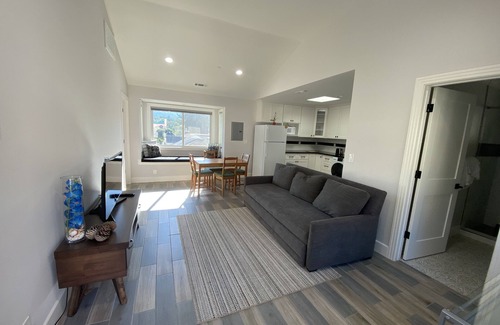 Country Club Apartment | Ideal Stay Near Stanford with Spa, Breakfast & Grand Views