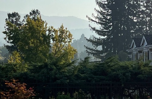 Country Club Apartment | Ideal Stay Near Stanford with Spa, Breakfast & Grand Views