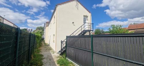 Troyes Apartment | Convenient Getaway: 15 Minutes from Downtown with Family Amenities