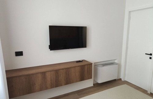 Collemeto Apartment | Modern Apartment with Private Courtyard Near Gallipoli