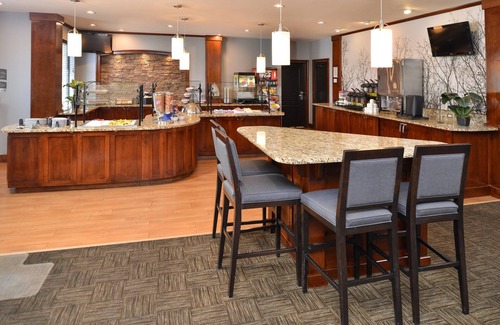 Hollywood Park Apartment | Convenient Studio Near Six Flags with Pool and Spa Access