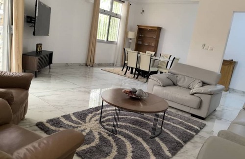 Dakar Apartment | 15 minutes from the sea! Apartment with gym, ideal for families.