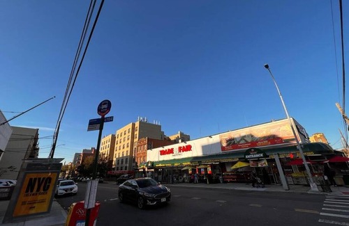 Queens Apartment | Convenient Stay: 15 Mins to Manhattan with Balcony Access