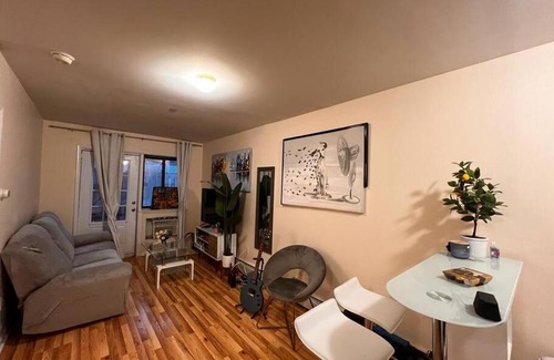Queens Apartment | Convenient Stay: 15 Mins to Manhattan with Balcony Access