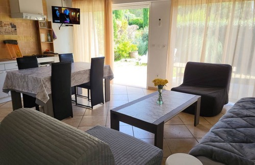 Les Esterets du Lac House | Relax at Gîtes Cote d'Azur: Oceanfront Retreat with Pool