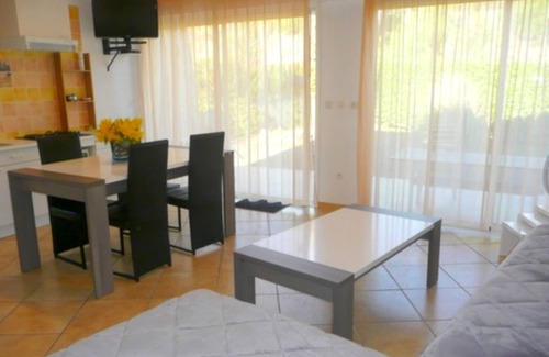 Les Esterets du Lac House | Relax at Gîtes Cote d'Azur: Oceanfront Retreat with Pool