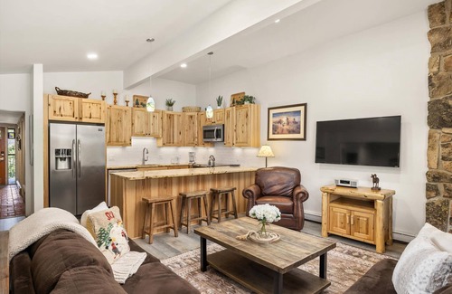 Snowmass Village Condo | Premier Shadowbrook Condo in Snowmass with Pool & Hot Tub