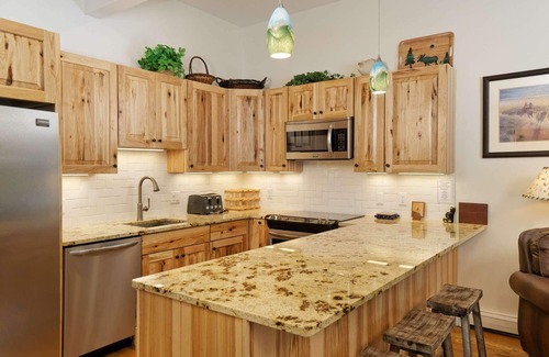 Snowmass Village Condo | Premier Shadowbrook Condo in Snowmass with Pool & Hot Tub