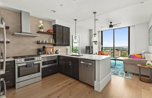 Downtown Asheville Condo | Mountain Day Dream: 10th Floor Condo with Spa & Views