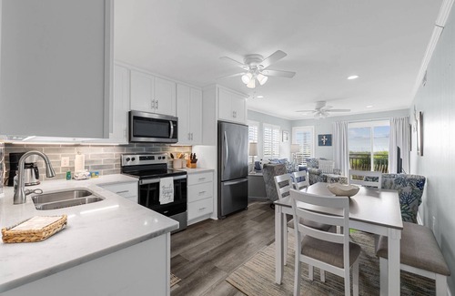 Murrells Inlet Condo | Oceanfront Corner Unit with Pool and 10/10 Guest Rating