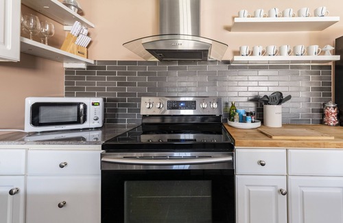 Rhinebeck Cottage | Relaxing Retreat with Private Pond & Cozy Fireplace