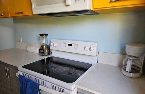 Arecibo Pueblo Apartment | 15 or More Stays- 6 BR Beach Vibes Home in Arecibo