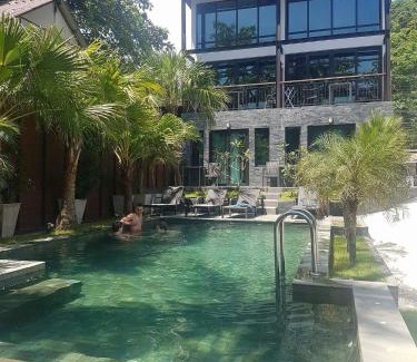 Ko Chang Resort | Relax at 15 Palms Beach Resort with Oceanfront Amenities