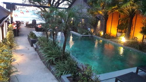 Ko Chang Resort | Relax at 15 Palms Beach Resort with Oceanfront Amenities