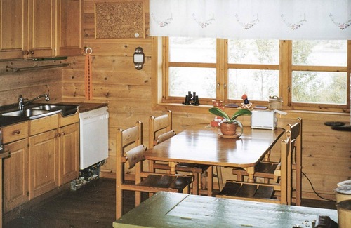 Lauvsnes House | Spacious 15-Person Holiday Home with Oceanfront Views