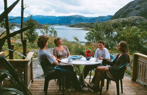 Lauvsnes House | Spacious 15-Person Holiday Home with Oceanfront Views