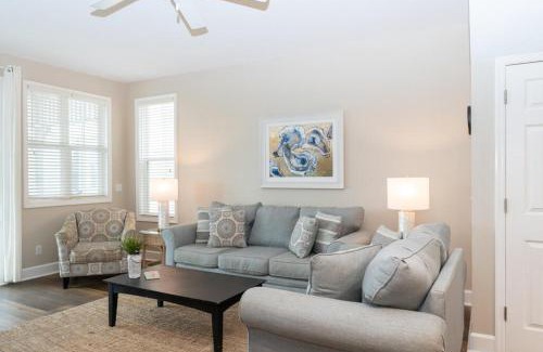 Bonito Boathouses House | Relax at 15 Quarterdeck Lane: Family-Friendly with Pool