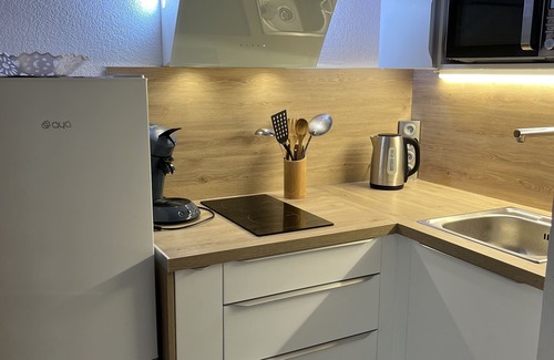 Frejus Port Apartment | Beachside Studio with Pool, Kitchen & 10/10 Guest Rating